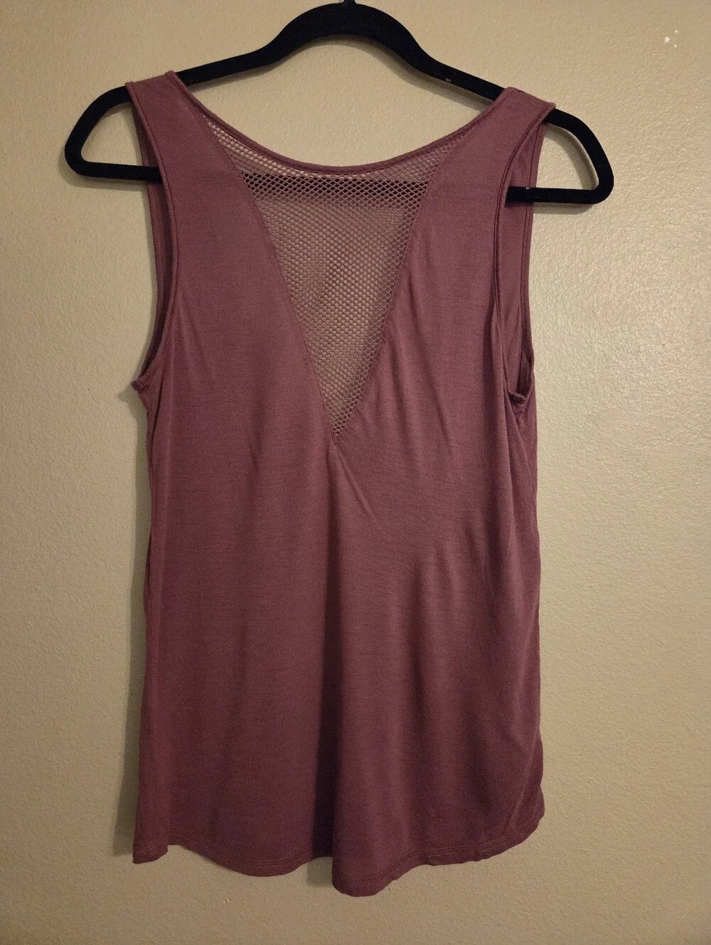 ALO Yoga Warm Up Mauve Modal Mesh Deep V-Neck Performance Tank‎ Women's Size S